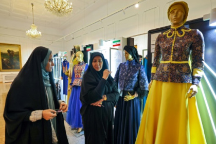 Iran plays on colour at fashion exhibition.jpg