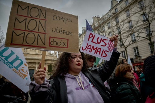 France set to make abortion constitutional right