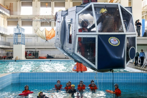 Taiwan's air force plunges into underwater survival training