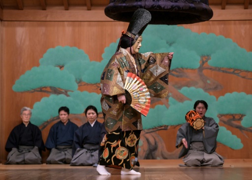 Women break into Japan's 'masculine' Noh theatre