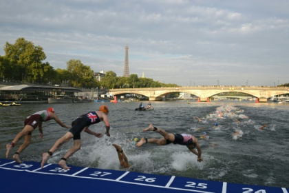 Paris holds its breath for Olympic swimming events in murky Seine.jpg