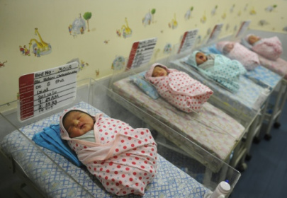 Global fertility rate to keep plummeting, major study warns.jpg