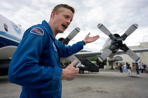 'Hurricane hunters:' calm science pilots in eye of the storm