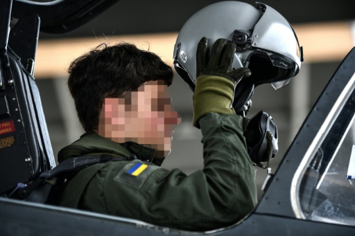 First Ukraine pilots trained to fly Western jets in France