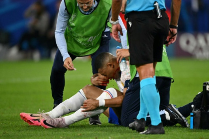 Mbappe breaks nose in France Euro 2024 win.jpg