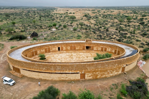 Indian desert school's unique design offers respite from heat