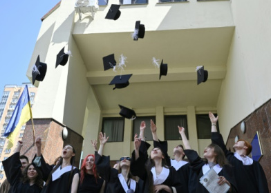 War, uncertainty push proud Ukraine graduates to 'live now'.jpg