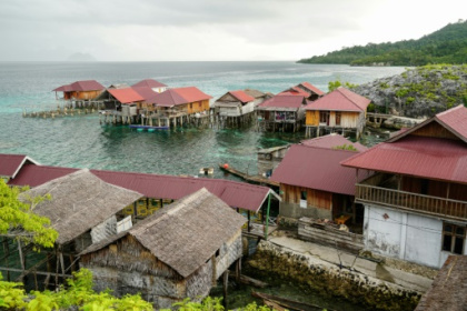 Indonesia's sea nomads turn to jobs on land.jpg