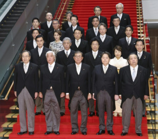 Japan govt admits doctoring 'untidy' cabinet photo.jpg