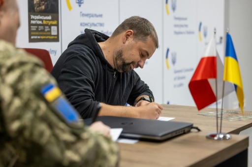 'I had to gather my strength': Ukrainians abroad sign up to fight