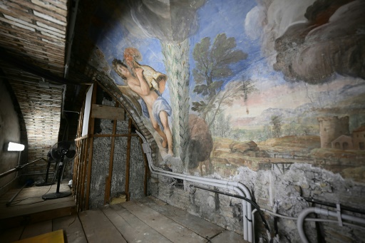 Electrician finds frescoes behind false ceiling in Rome