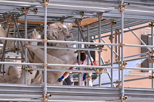 Scaffolding, traffic chaos as Rome readies for pope's Jubilee