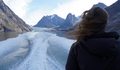 Greenland seeks to capitalise on 'last-chance tourism'