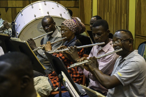 Top Africa orchestra began with brake cables for strings