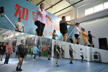 Chinese slimmers trim down at weight-loss camps.jpg