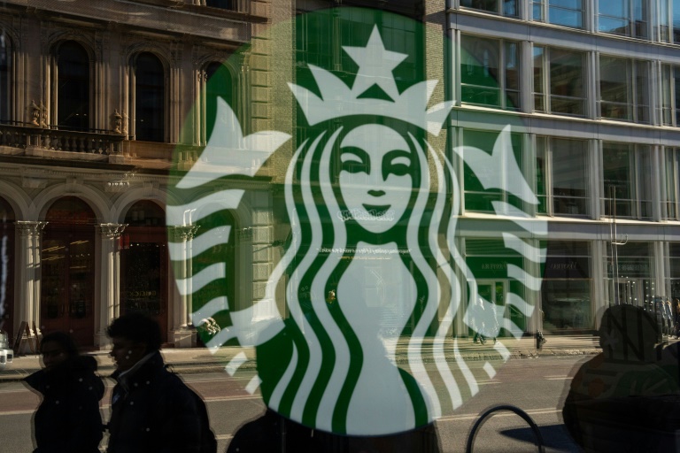 Starbucks shift on non-paying visitors stirs debate in US