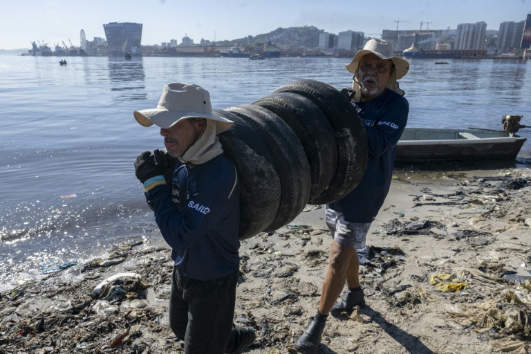 Fishermen, sailing champions clean up trash-covered Rio island