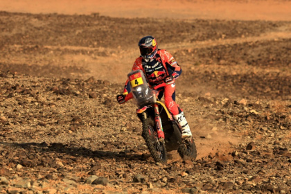 Australian biker Daniel Sanders stretched his Dakar Rally lead with victory in stage 7