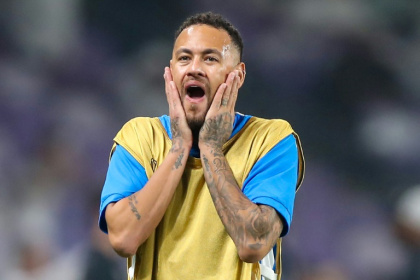 Neymar warms up ahead of the AFC Champions League for Al-Hila in October