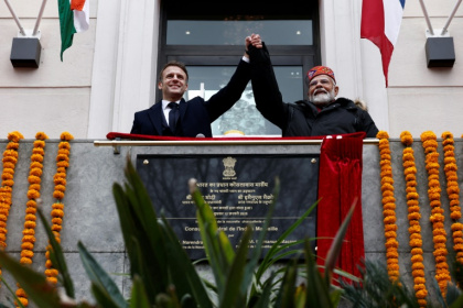 French President Emmanuel Macron (L) and Indian Prime Minister Narendra Modi (R) began the day with a homage to Indian soldiers who died in France during World War I