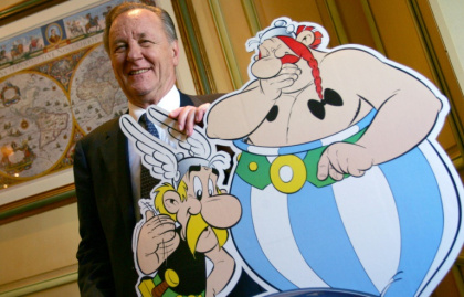 Late French illustrator Albert Uderzo poses with Asterix and Obelix in 2005 - Pierre-Philippe MARCOU Late French illustrator Albert Uderzo poses with Asterix and Obelix in 2005 - Pierre-Philippe MARCOU