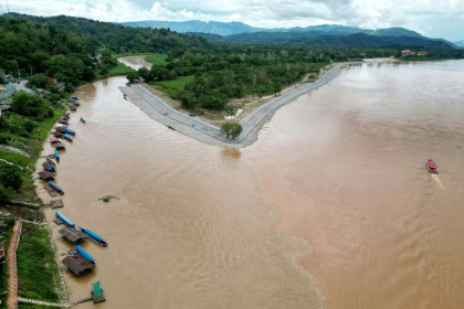 The Ruak River meets the Mekong River (R) in the Golden Triangle - Manan VATSYAYANA (AFP) The Ruak River meets the Mekong River (R) in the Golden Triangle - Manan VATSYAYANA (AFP)