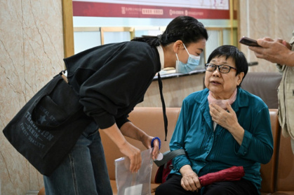Patient companion Meng Jia with patient Gao Yingmin at a traditional Chinese medicine hospital in Beijing - Jade GAO (AFP) Patient companion Meng Jia with patient Gao Yingmin at a traditional Chinese medicine hospital in Beijing - Jade GAO (AFP)