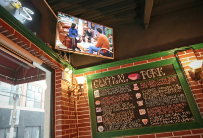 The fictitious cafe in the hit show "Friends" -- called Central Perk -- will soon open in New York and imitation cafes have beens serving coffee as far afield as Shanghai, China - - (AFP) The fictitious cafe in the hit show "Friends" -- called Central Perk -- will soon open in New York and imitation cafes have beens serving coffee as far afield as Shanghai, China - - (AFP)