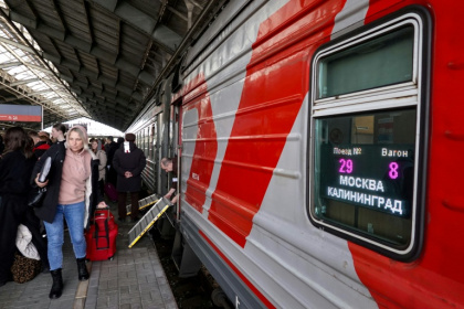 Passengers are locked inside the train as it crosses EU member Lithuania - AFP Reporter (AFP) Passengers are locked inside the train as it crosses EU member Lithuania - AFP Reporter (AFP)